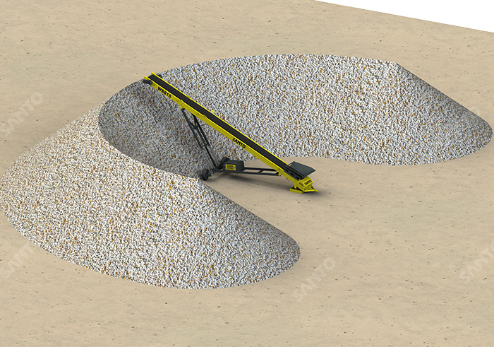 Mobile conveyor stockpiling bulk material